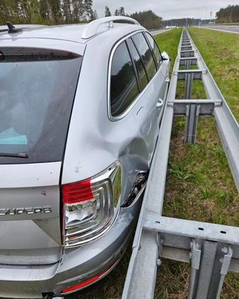 Skoda Superb cena 18500 przebieg: 194000, rok produkcji 2015 z Gdańsk małe 22